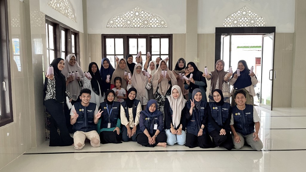 Pembuatan Sabun Cuci Piring Homemade Bersama Mahasiswa KKN XXVII 127 